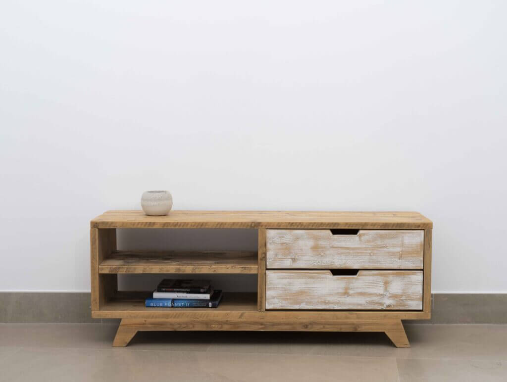 La discreta importancia de los muebles auxiliares de madera.